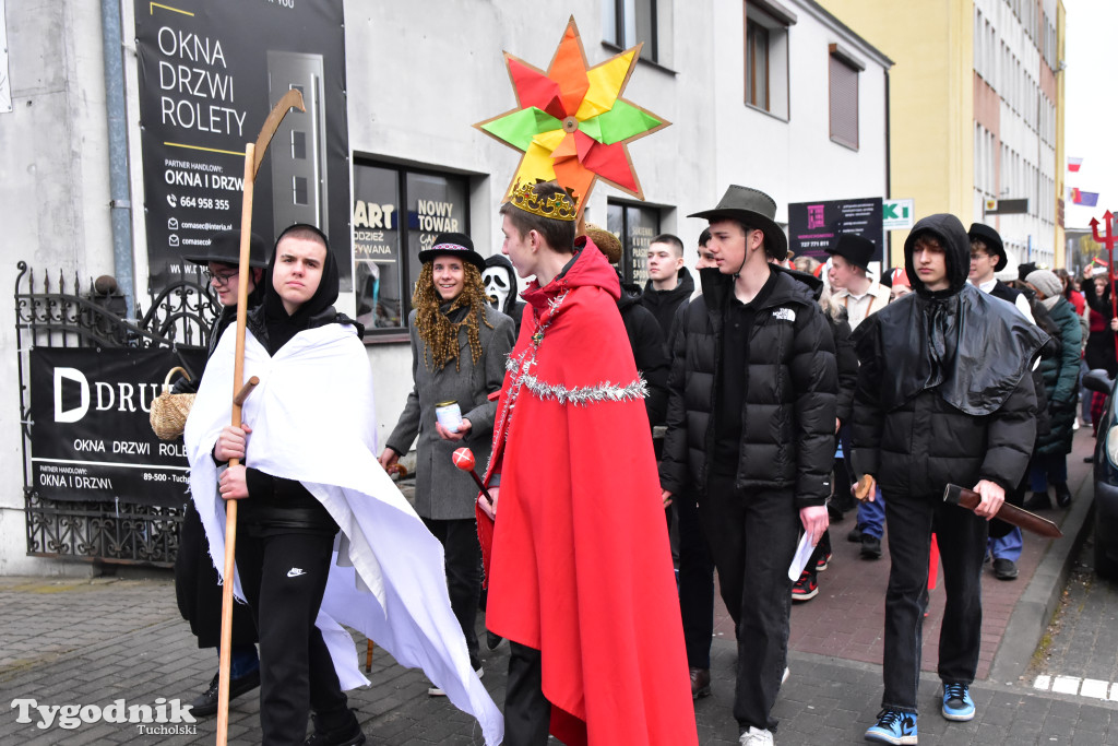 Tucholskimi ulicami przeszedł barwny korowód kolędników! Do łask powraca dawna tradycja?