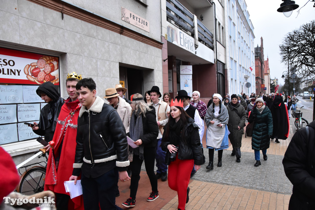 Tucholskimi ulicami przeszedł barwny korowód kolędników! Do łask powraca dawna tradycja?