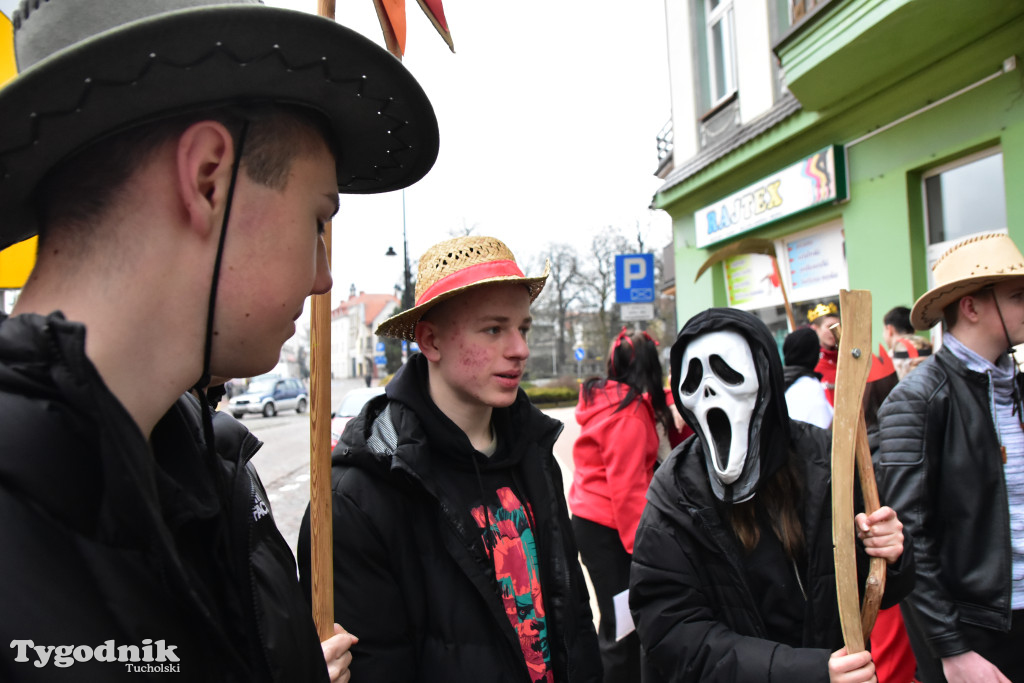 Tucholskimi ulicami przeszedł barwny korowód kolędników! Do łask powraca dawna tradycja?