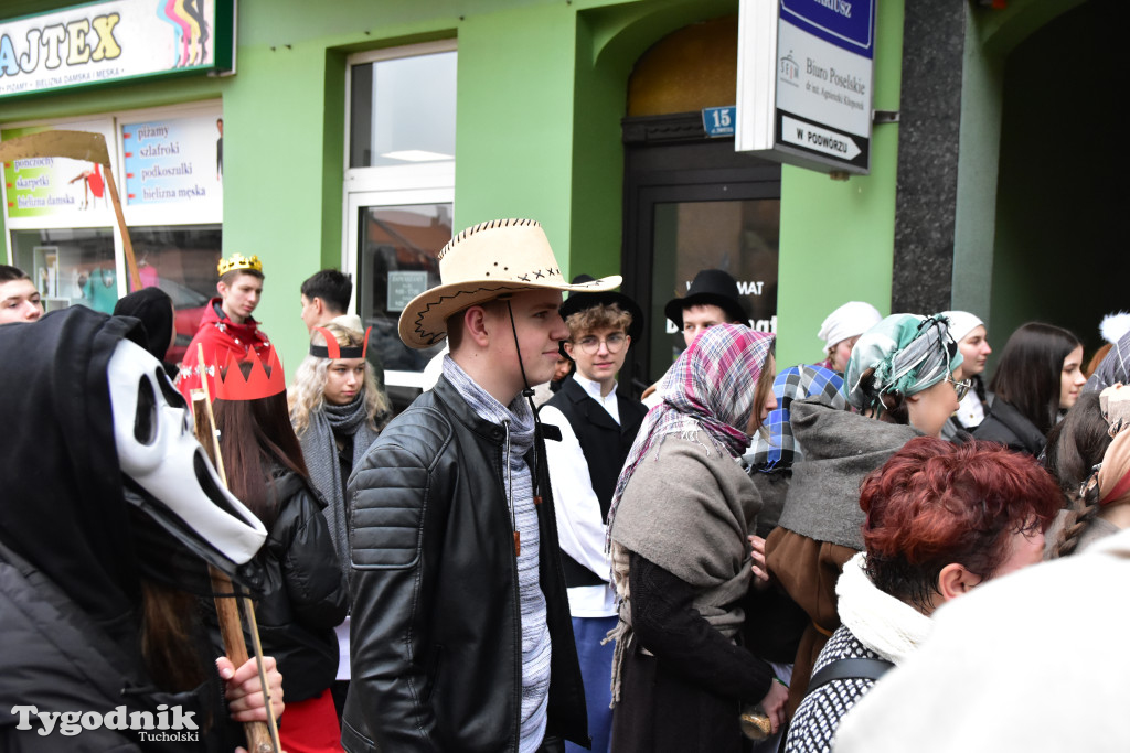 Tucholskimi ulicami przeszedł barwny korowód kolędników! Do łask powraca dawna tradycja?