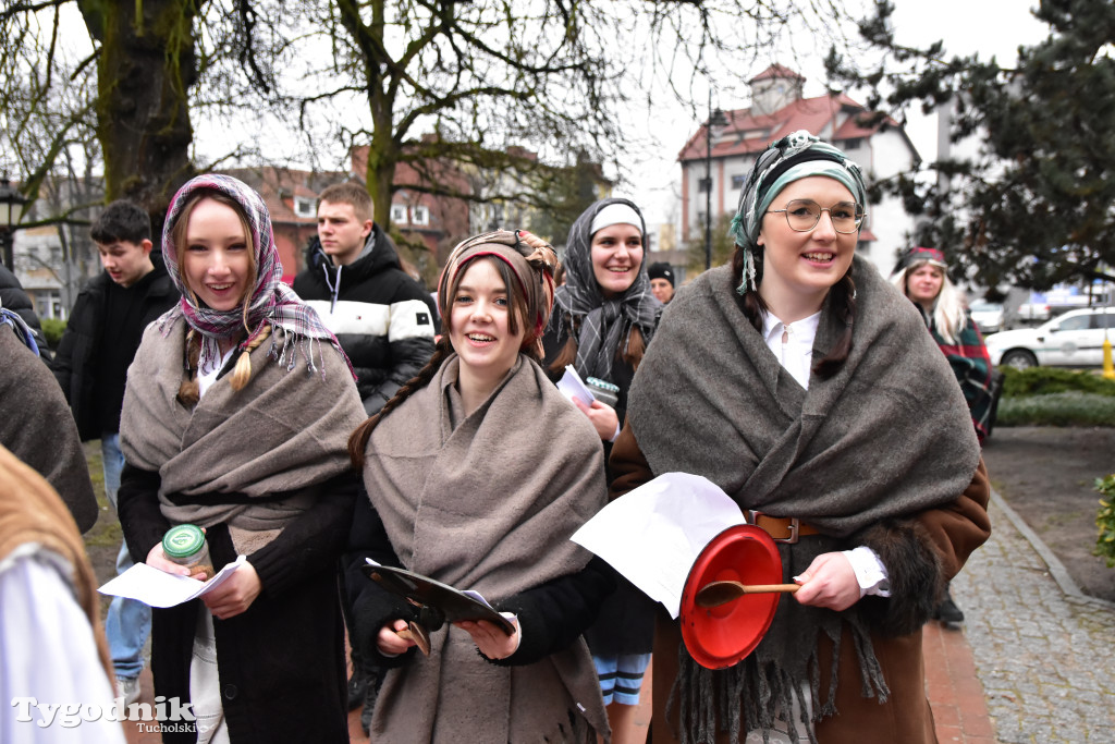 Tucholskimi ulicami przeszedł barwny korowód kolędników! Do łask powraca dawna tradycja?