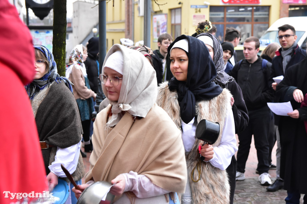 Tucholskimi ulicami przeszedł barwny korowód kolędników! Do łask powraca dawna tradycja?