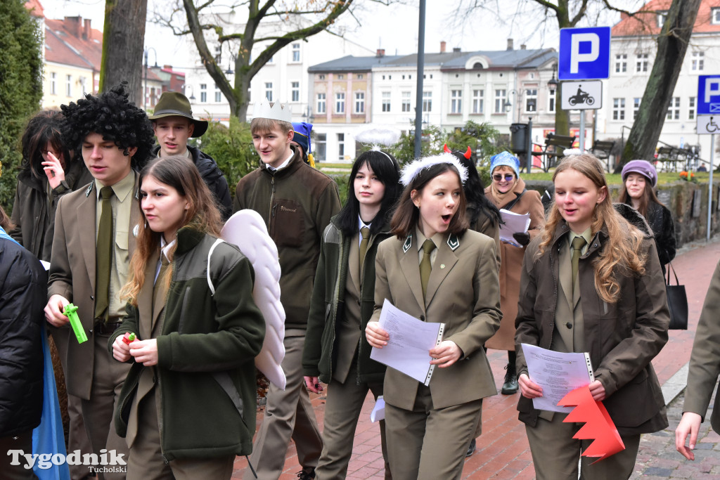 Tucholskimi ulicami przeszedł barwny korowód kolędników! Do łask powraca dawna tradycja?