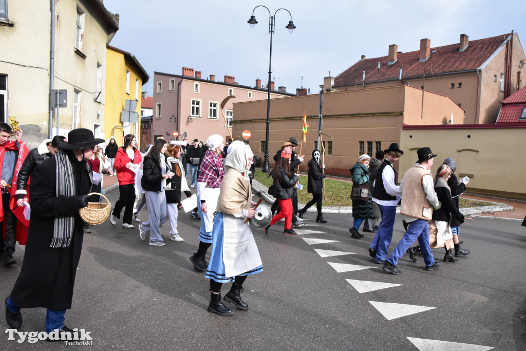 Tucholskimi ulicami przeszedł barwny korowód kolędników! Do łask powraca dawna tradycja?