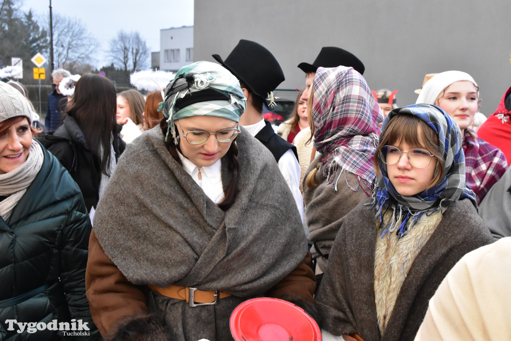 Tucholskimi ulicami przeszedł barwny korowód kolędników! Do łask powraca dawna tradycja?