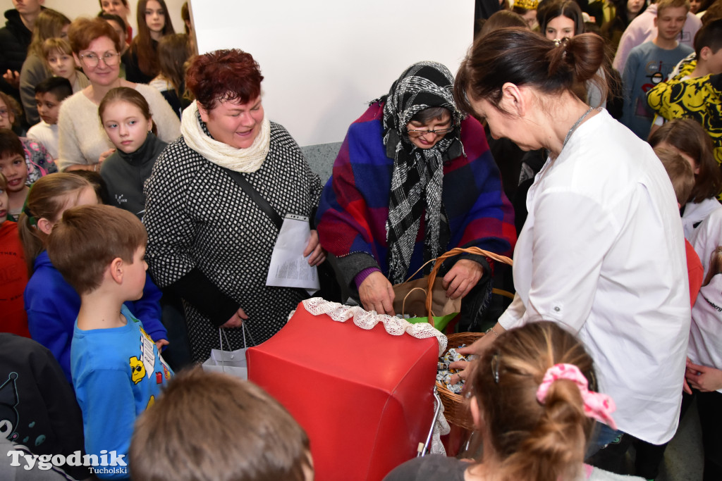 Tucholskimi ulicami przeszedł barwny korowód kolędników! Do łask powraca dawna tradycja?