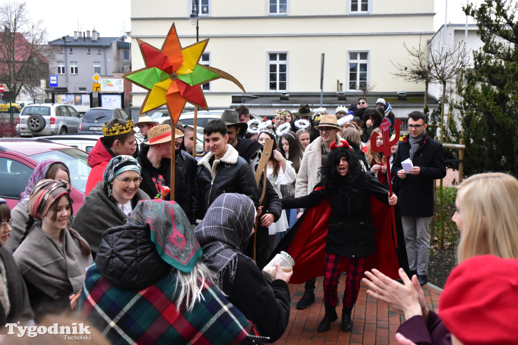 Tucholskimi ulicami przeszedł barwny korowód kolędników! Do łask powraca dawna tradycja?