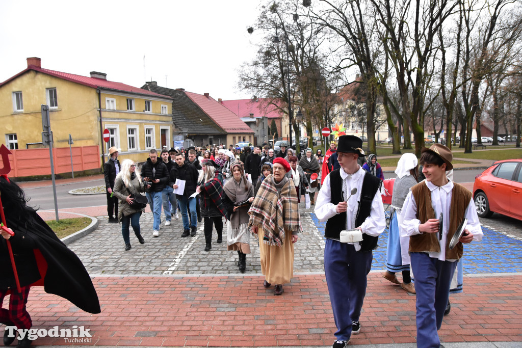 Tucholskimi ulicami przeszedł barwny korowód kolędników! Do łask powraca dawna tradycja?