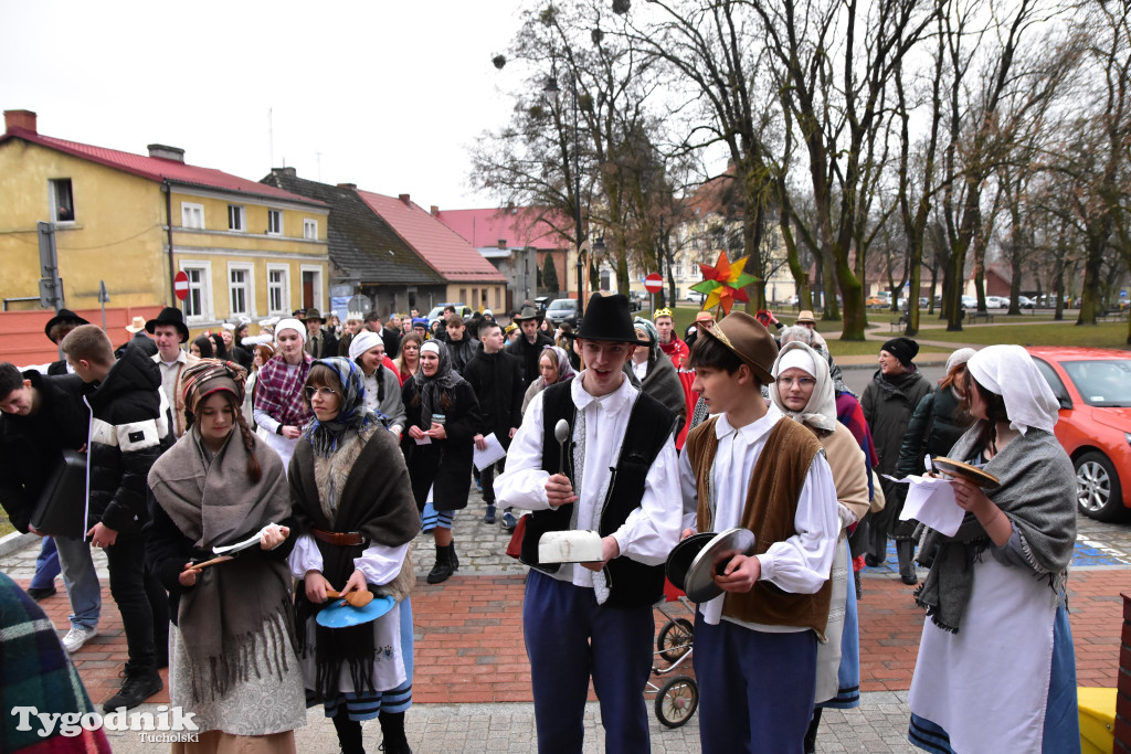 Tucholskimi ulicami przeszedł barwny korowód kolędników! Do łask powraca dawna tradycja?