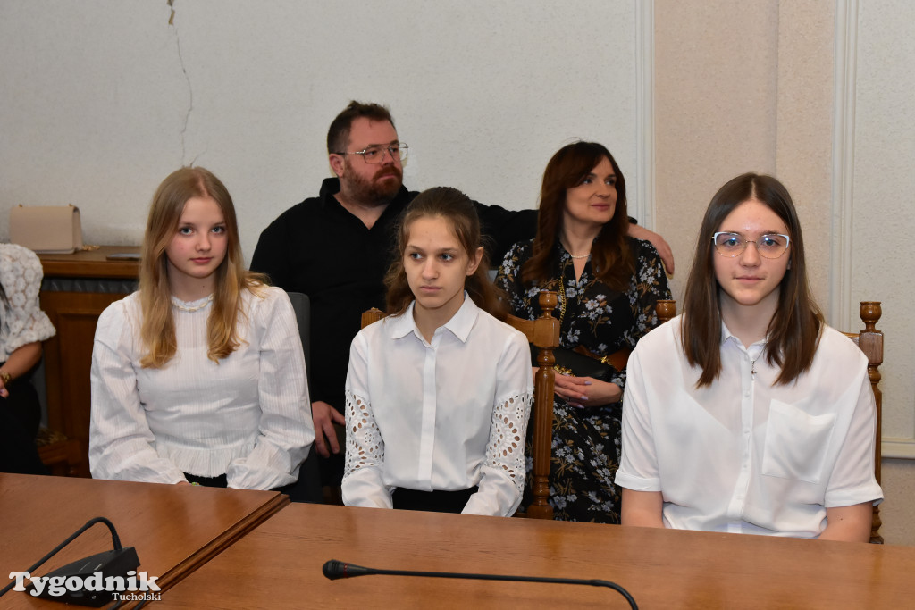 Tuchola: Najzdolniejsi uczniowie odebrali stypendia burmistrza / LISTA WYRÓŻNIONYCH + ZDJĘCIA