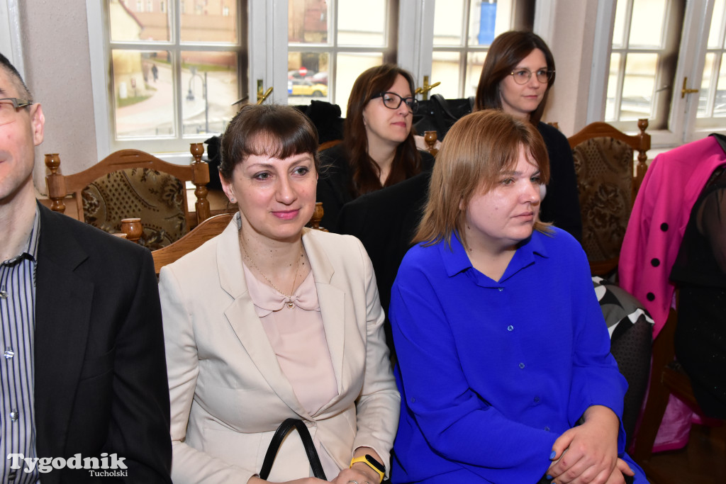 Tuchola: Najzdolniejsi uczniowie odebrali stypendia burmistrza / LISTA WYRÓŻNIONYCH + ZDJĘCIA