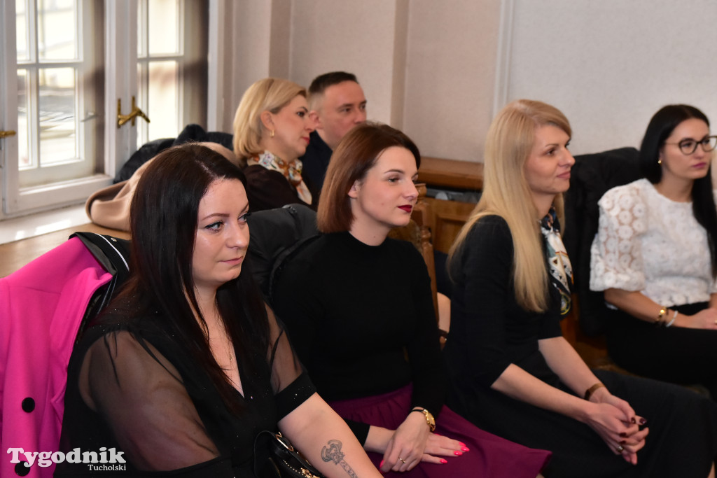 Tuchola: Najzdolniejsi uczniowie odebrali stypendia burmistrza / LISTA WYRÓŻNIONYCH + ZDJĘCIA