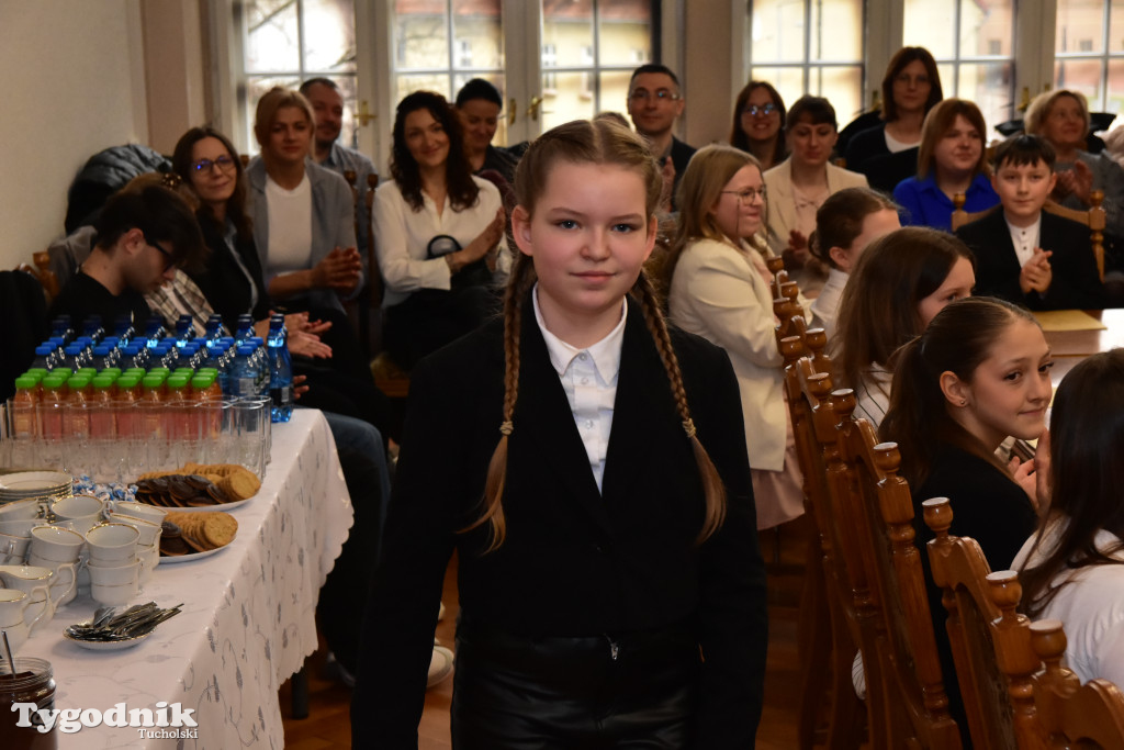 Tuchola: Najzdolniejsi uczniowie odebrali stypendia burmistrza / LISTA WYRÓŻNIONYCH + ZDJĘCIA