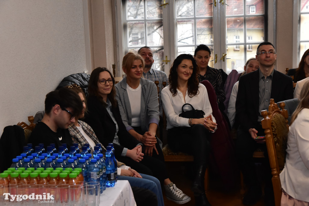 Tuchola: Najzdolniejsi uczniowie odebrali stypendia burmistrza / LISTA WYRÓŻNIONYCH + ZDJĘCIA