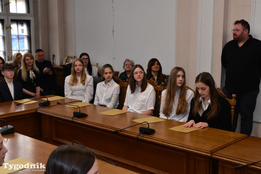 Tuchola: Najzdolniejsi uczniowie odebrali stypendia burmistrza / LISTA WYRÓŻNIONYCH + ZDJĘCIA