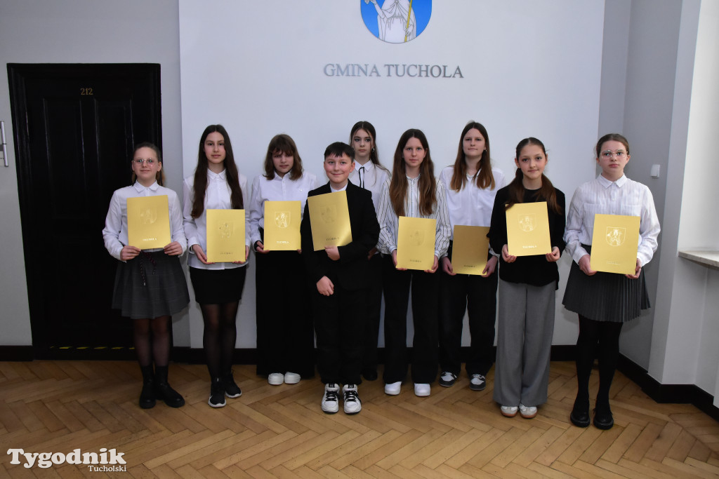 Tuchola: Najzdolniejsi uczniowie odebrali stypendia burmistrza / LISTA WYRÓŻNIONYCH + ZDJĘCIA