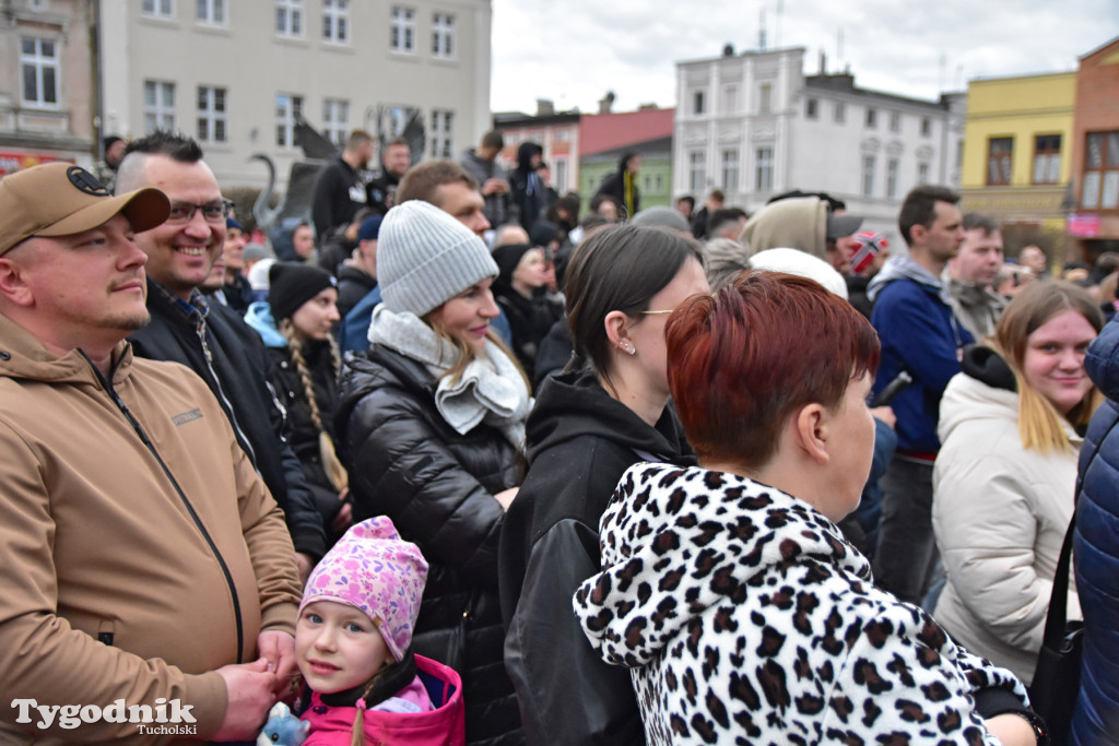 Sławomir Mentzen na rynku w Tucholi (7 kwietnia)