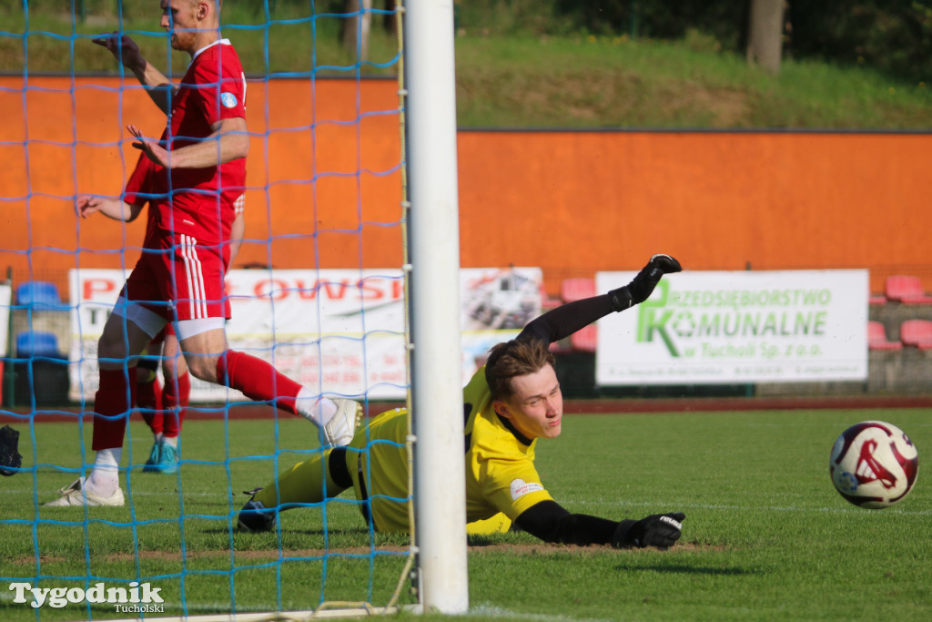 Klasa A: Tucholanka Kaemde Tuchola - Grom Osie 2:3 (2:1). Bramki: Orzechowski (11, 42)