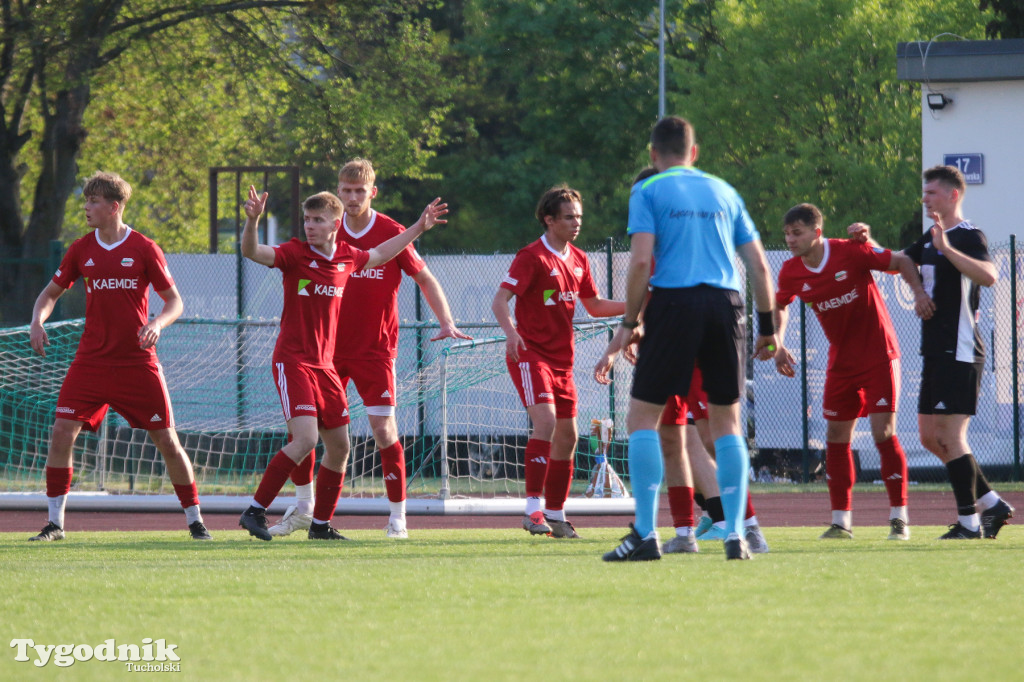 Klasa A: Tucholanka Kaemde Tuchola - Grom Osie 2:3 (2:1). Bramki: Orzechowski (11, 42)