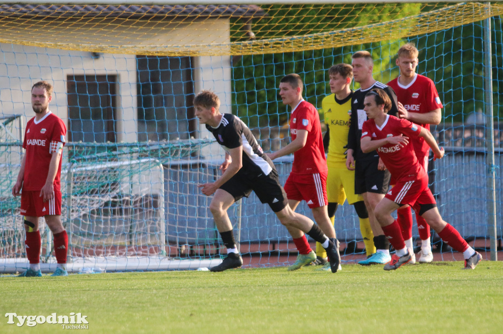 Klasa A: Tucholanka Kaemde Tuchola - Grom Osie 2:3 (2:1). Bramki: Orzechowski (11, 42)