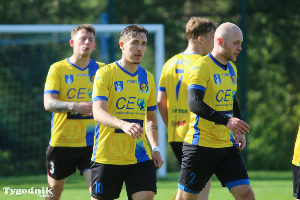 Klasa okręgowa: Rawys CEO Raciąż - Pomorzanin Toruń 3:2 (1:0). Bramki: G. Kokoladze (42, 60), Damian Rybacki (89)