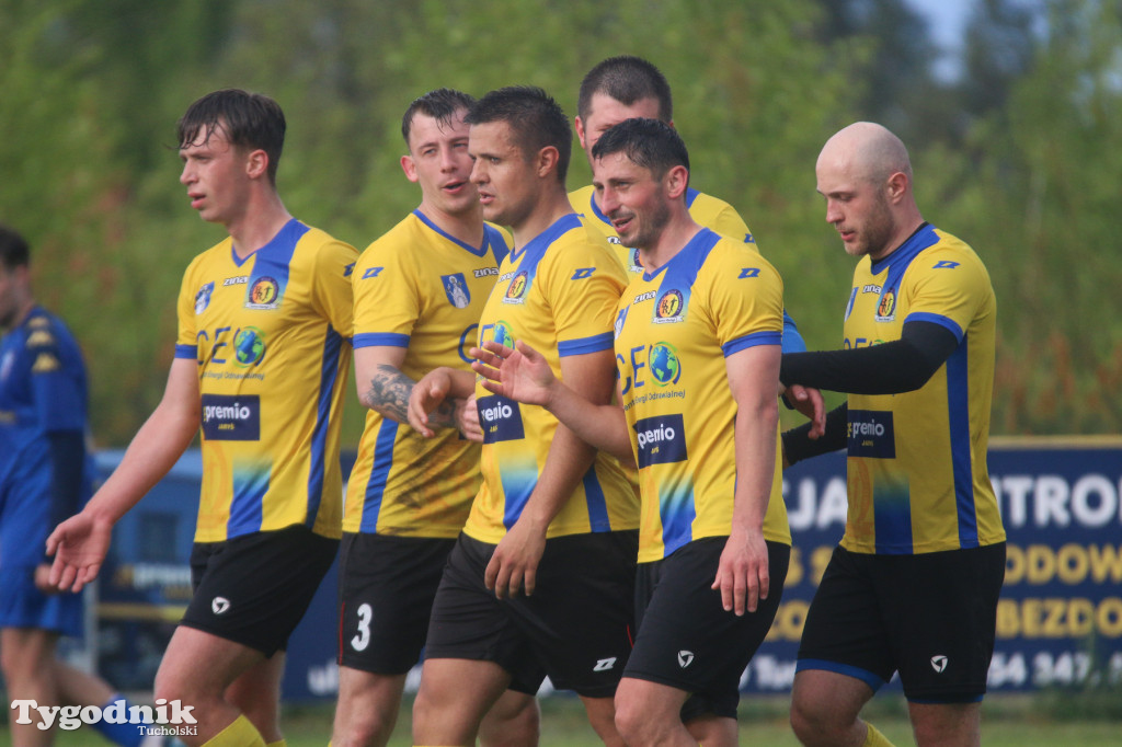 Klasa okręgowa: Rawys CEO Raciąż - Pomorzanin Toruń 3:2 (1:0). Bramki: G. Kokoladze (42, 60), Damian Rybacki (89)