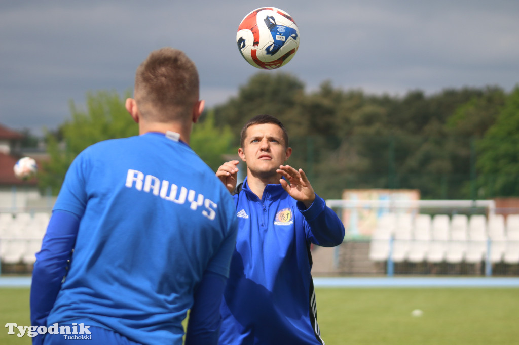 Klasa okręgowa: MUKS CWZS Bydgoszcz - Rawys CEO Raciąż 3:5 (0:1). Bramki: Rybacki (25,75,90), G. Kokoladze (80,90+1)