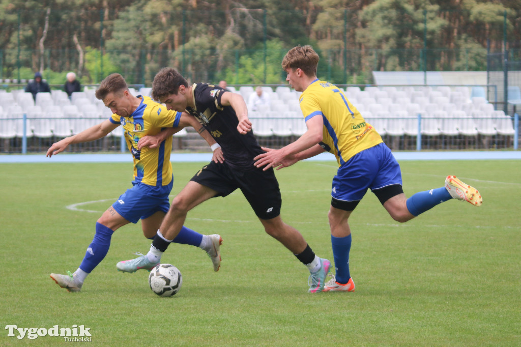 Klasa okręgowa: MUKS CWZS Bydgoszcz - Rawys CEO Raciąż 3:5 (0:1). Bramki: Rybacki (25,75,90), G. Kokoladze (80,90+1)