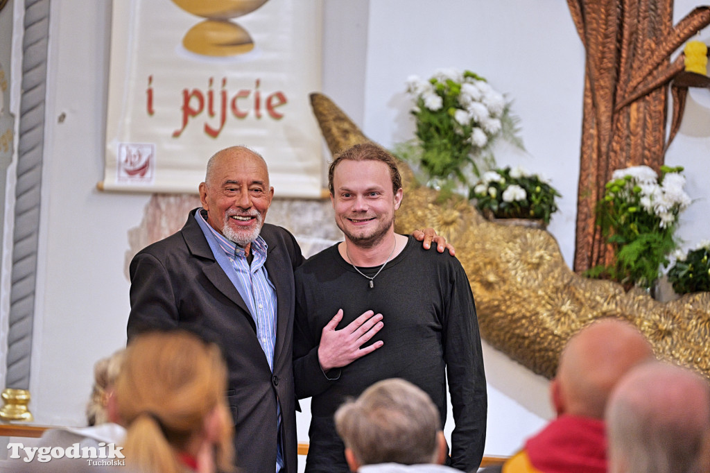 Skrzypce, klawisze - koncert w kościele w Cekcynie