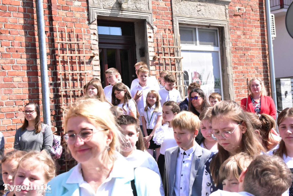 Uroczystość z okazji nadania Szkole Podstawowej w Lubiewie im. Wojska Polskiego