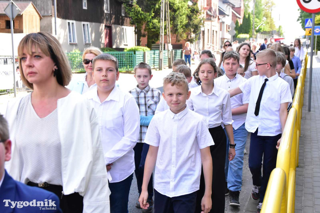 Uroczystość z okazji nadania Szkole Podstawowej w Lubiewie im. Wojska Polskiego