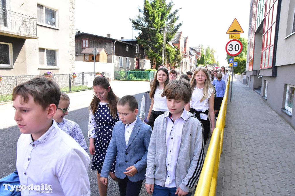 Uroczystość z okazji nadania Szkole Podstawowej w Lubiewie im. Wojska Polskiego