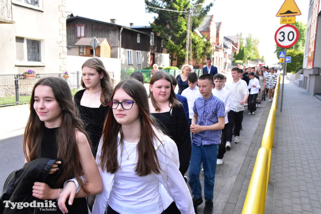 Uroczystość z okazji nadania Szkole Podstawowej w Lubiewie im. Wojska Polskiego