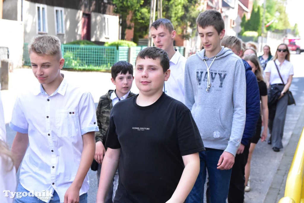 Uroczystość z okazji nadania Szkole Podstawowej w Lubiewie im. Wojska Polskiego