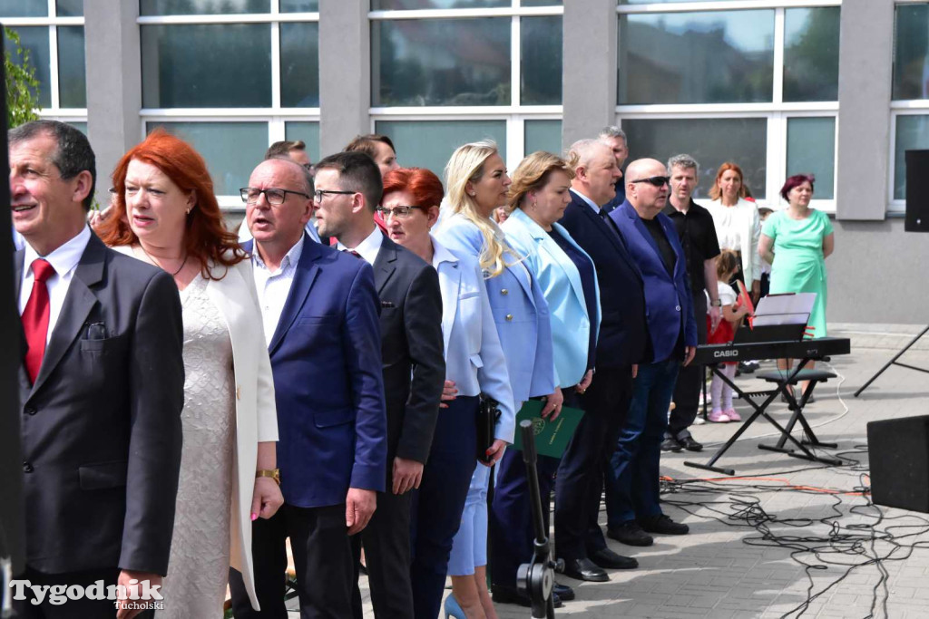 Uroczystość z okazji nadania Szkole Podstawowej w Lubiewie im. Wojska Polskiego