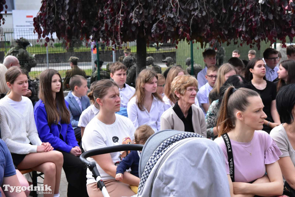 Uroczystość z okazji nadania Szkole Podstawowej w Lubiewie im. Wojska Polskiego