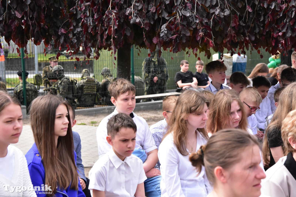 Uroczystość z okazji nadania Szkole Podstawowej w Lubiewie im. Wojska Polskiego