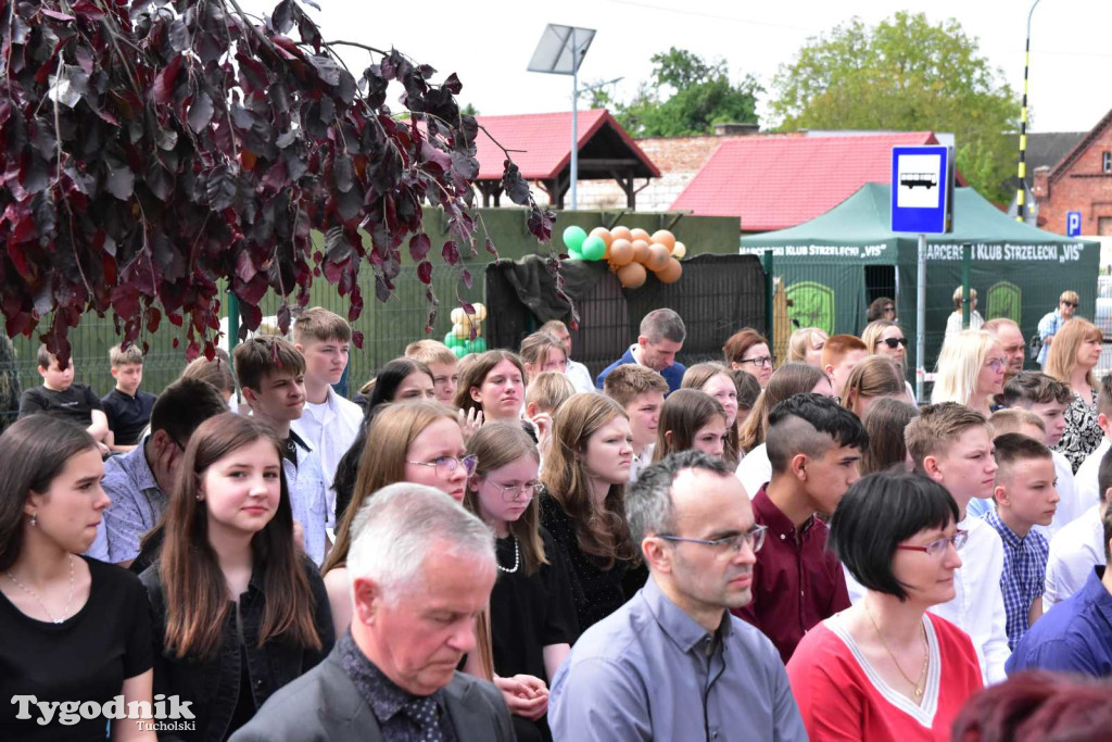 Uroczystość z okazji nadania Szkole Podstawowej w Lubiewie im. Wojska Polskiego