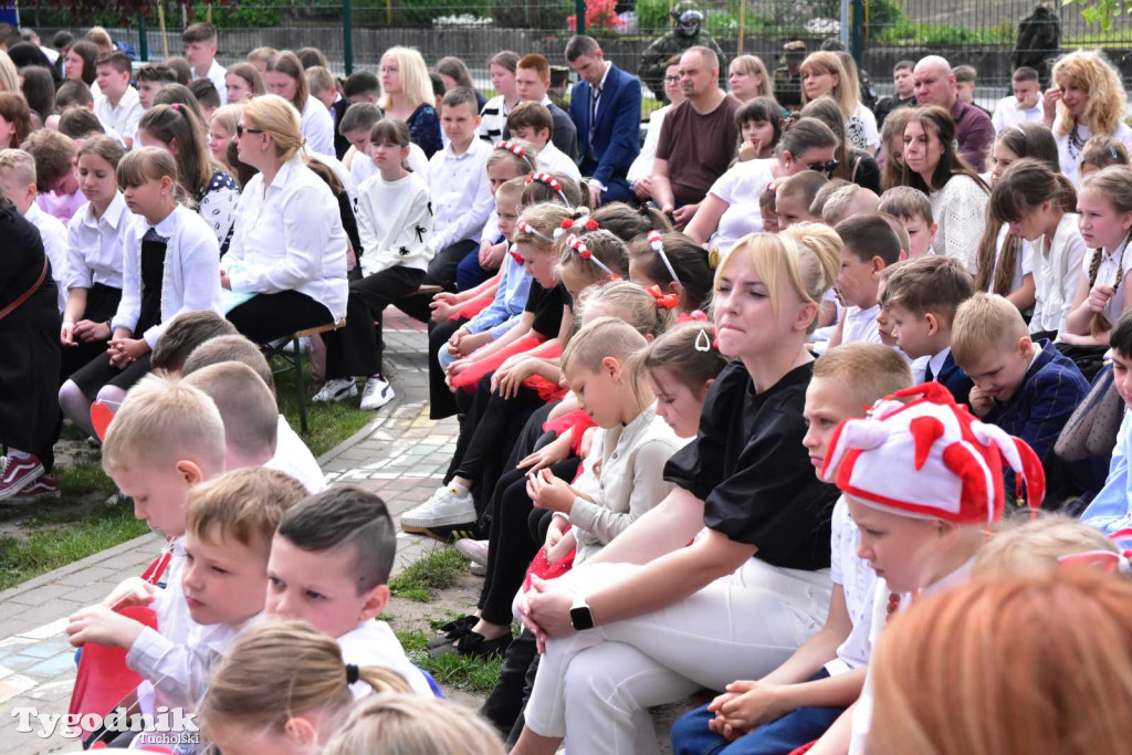 Uroczystość z okazji nadania Szkole Podstawowej w Lubiewie im. Wojska Polskiego