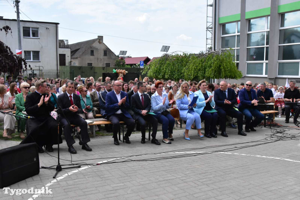 Uroczystość z okazji nadania Szkole Podstawowej w Lubiewie im. Wojska Polskiego