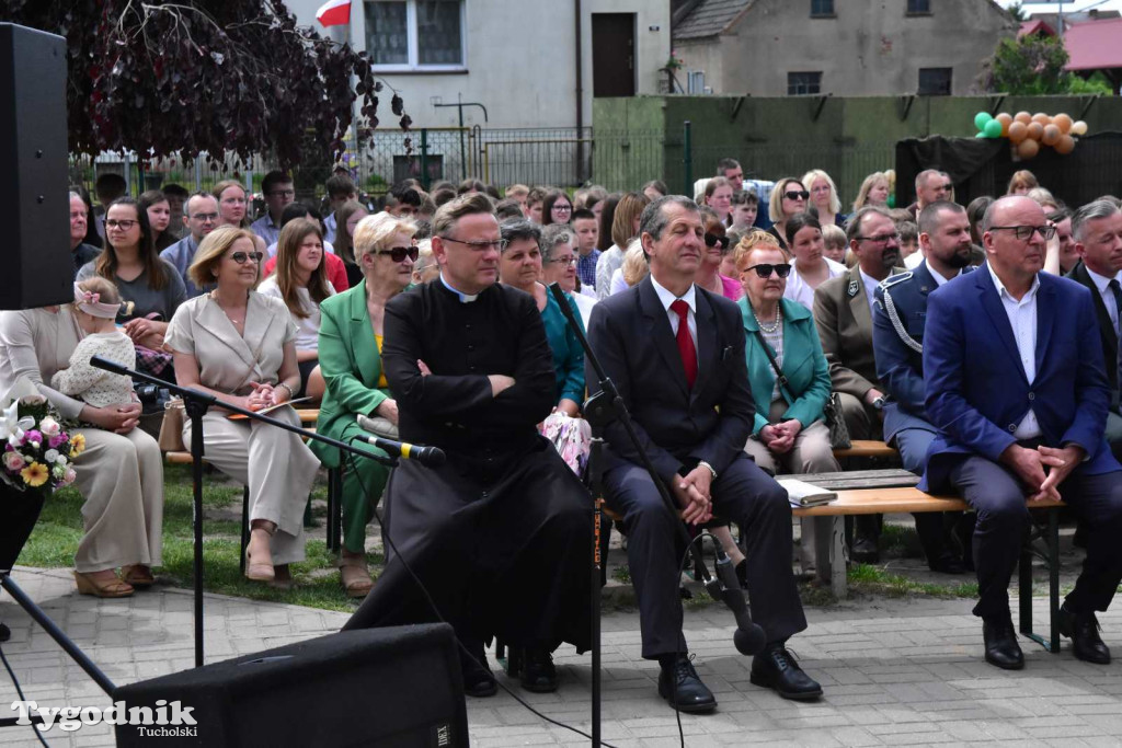 Uroczystość z okazji nadania Szkole Podstawowej w Lubiewie im. Wojska Polskiego