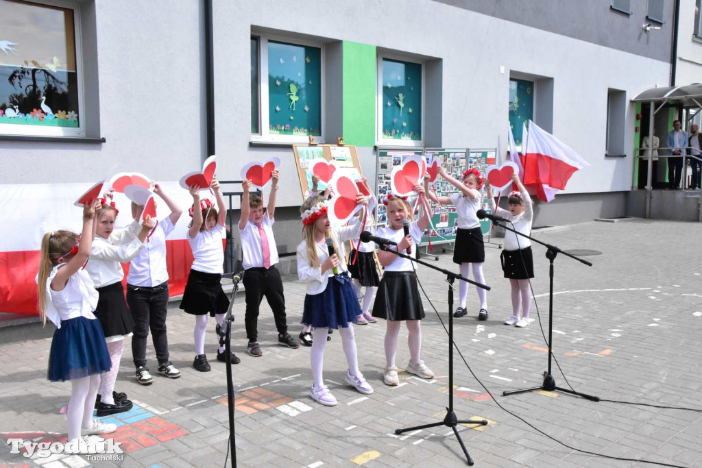 Uroczystość z okazji nadania Szkole Podstawowej w Lubiewie im. Wojska Polskiego
