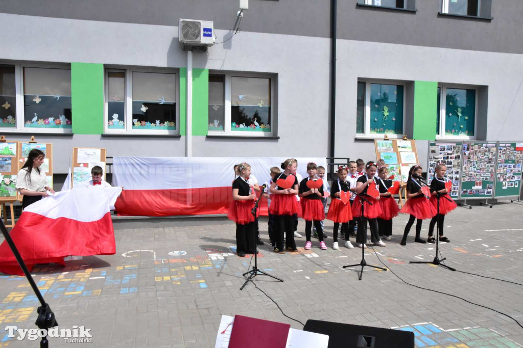 Uroczystość z okazji nadania Szkole Podstawowej w Lubiewie im. Wojska Polskiego