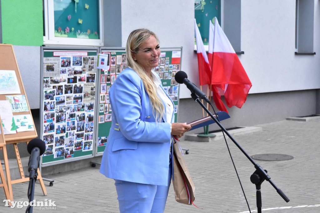Uroczystość z okazji nadania Szkole Podstawowej w Lubiewie im. Wojska Polskiego