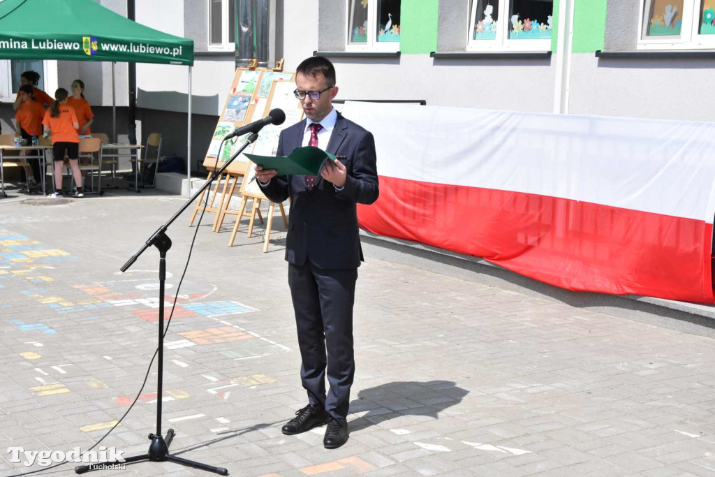 Uroczystość z okazji nadania Szkole Podstawowej w Lubiewie im. Wojska Polskiego