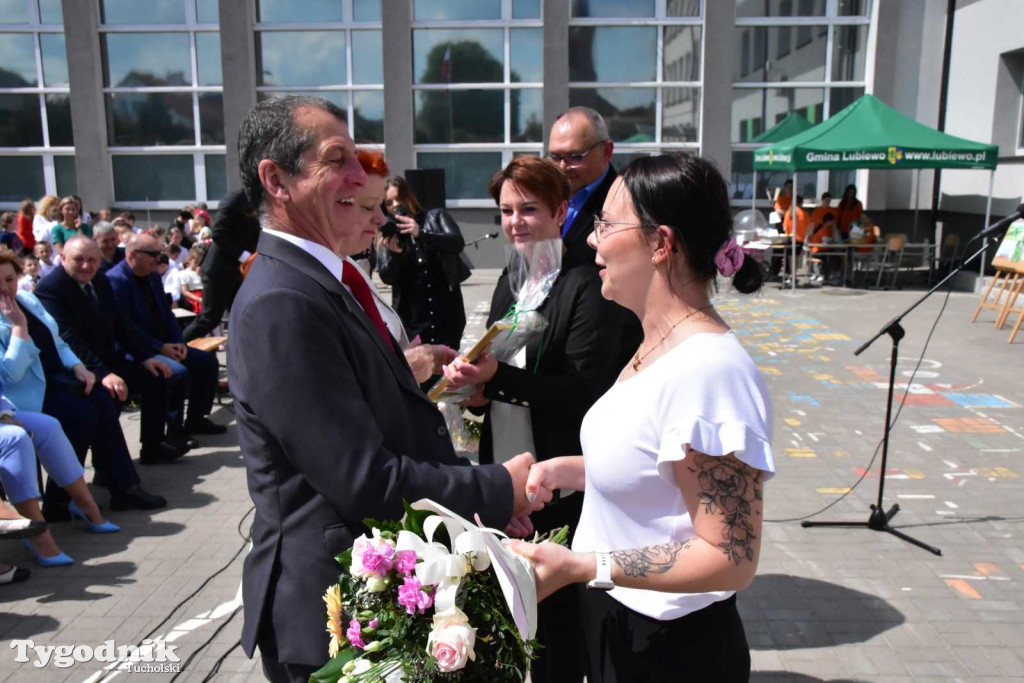Uroczystość z okazji nadania Szkole Podstawowej w Lubiewie im. Wojska Polskiego