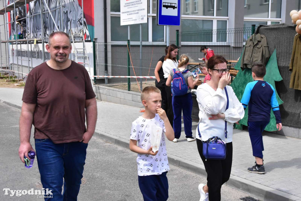 Uroczystość z okazji nadania Szkole Podstawowej w Lubiewie im. Wojska Polskiego