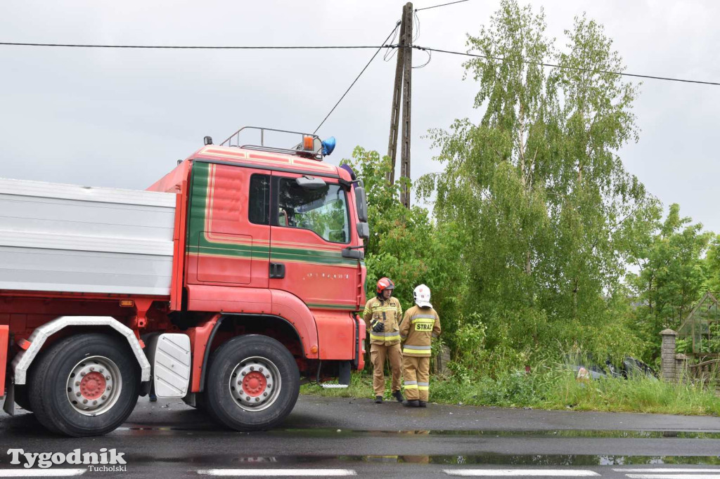 Zderzenie osobówki z ciężarówką w Łyskowie