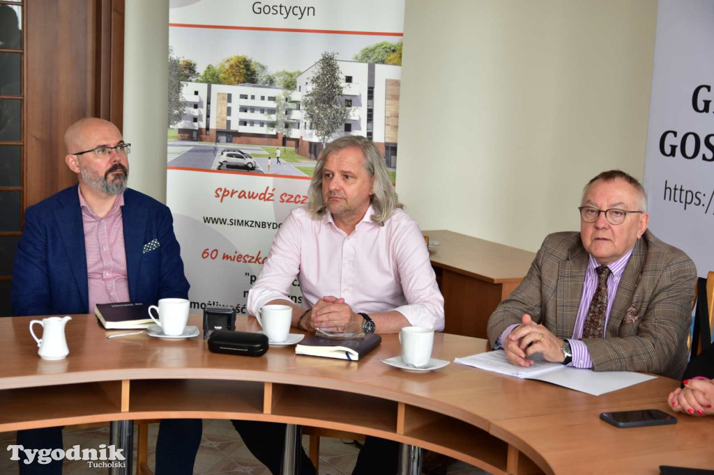 Podpisanie umowy na budowe bloków w Gostycynie