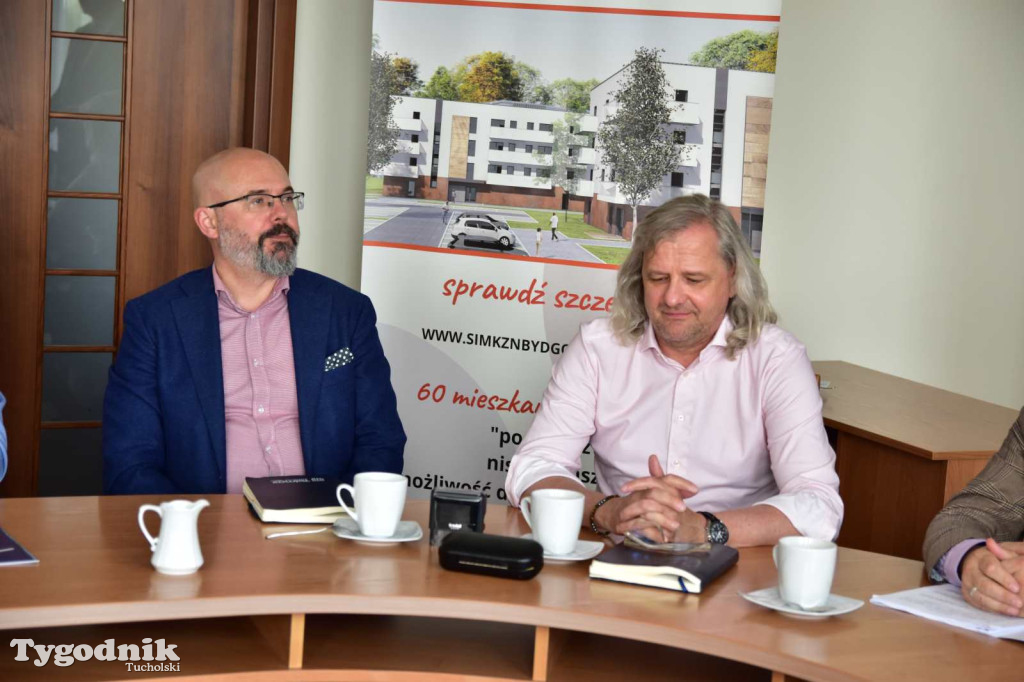 Podpisanie umowy na budowe bloków w Gostycynie